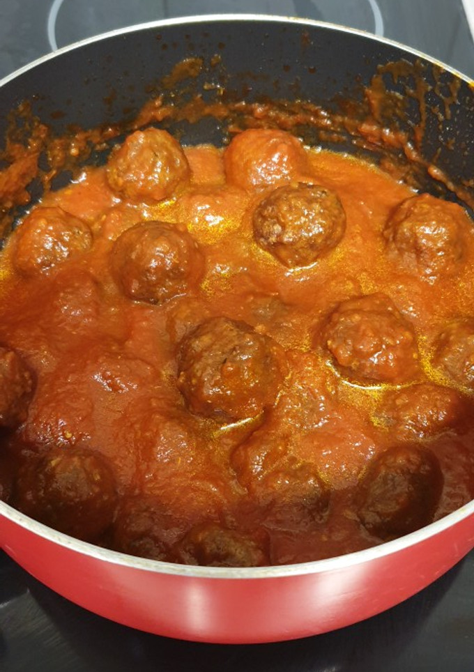 Una foto de Albóndigas con salsa de tomate