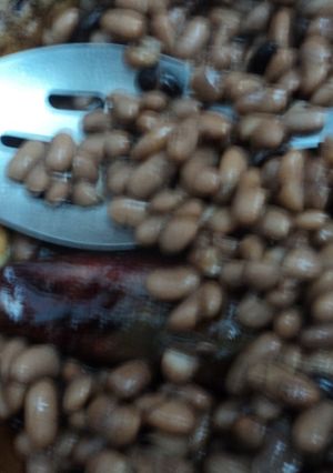 Una foto de Frijoles quebrados con chile y ajo pal caldo