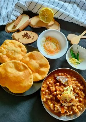 A picture of Chole bhature.