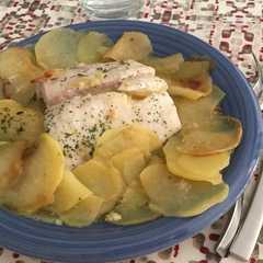 Una foto de Merluza con patatas en vinagre