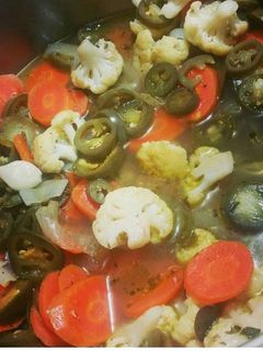 Una foto de Chiles en escabeche