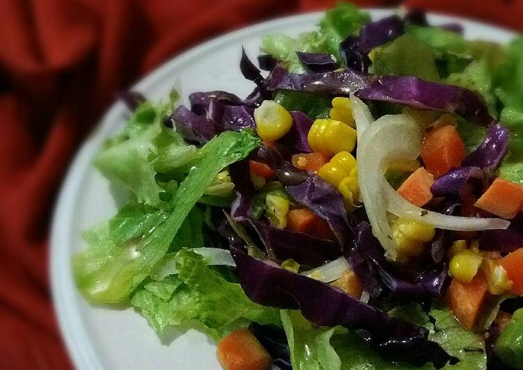Langkah Mudah Membuat Healthy Salad with Italian Dressing Top Enaknya
