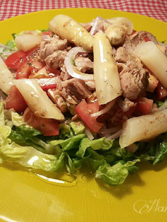 Una foto de Ensalada mixta de atún espárragos