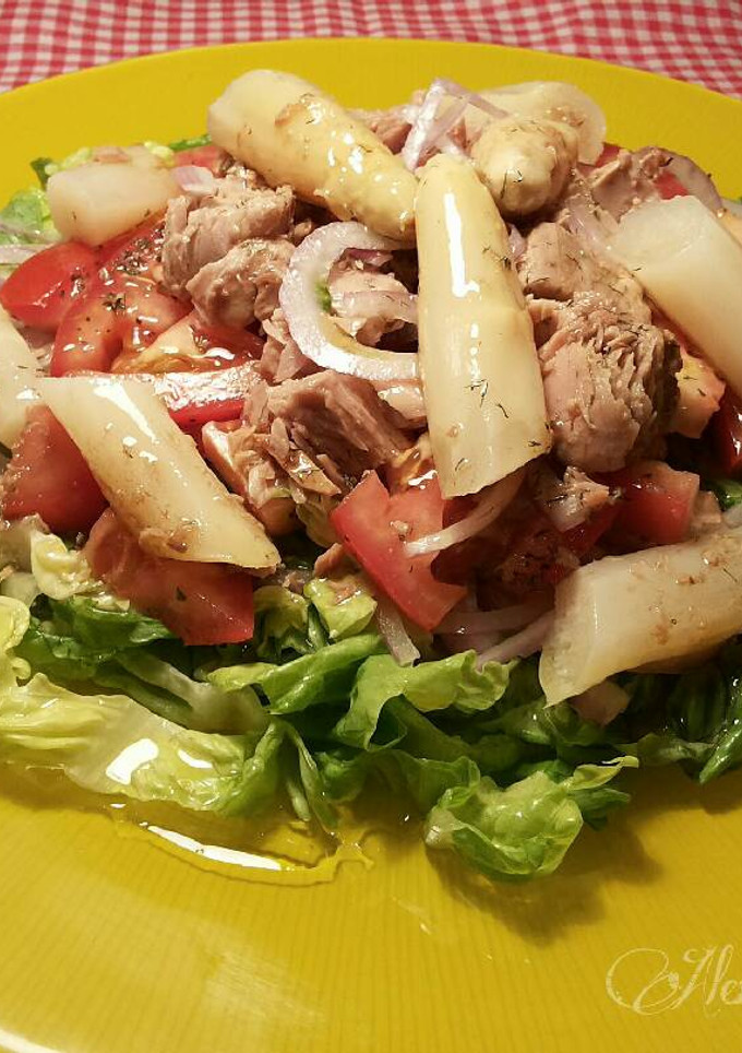 Una foto de Ensalada mixta de atún espárragos