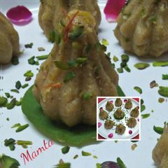A picture of Moong Daal Modak.