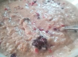 Φωτογραφία της συνταγής Porridge (χυλός) με μούρα χωρίς ζάχαρη
