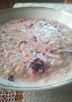 Φωτογραφία της συνταγής Porridge (χυλός) με μούρα χωρίς ζάχαρη