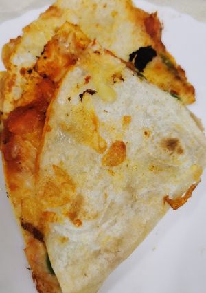 صورة لوصفة بيتزا بالتورتيلا😋😋