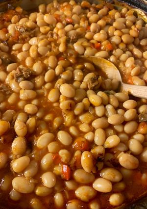 A picture of Turkish Kuru Fasulye (beans in tomato sauce).