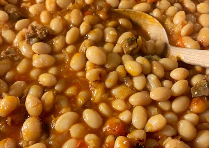 Recipe of Speedy Turkish Kuru Fasulye (beans in tomato sauce)