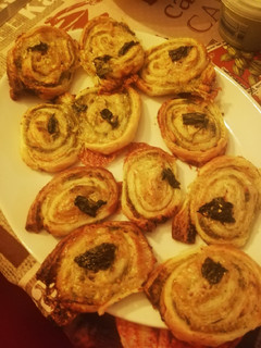Una foto de Rollitos de hojaldre con Salmón y Espinacas