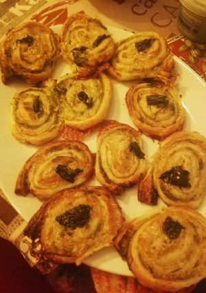 Una foto de Rollitos de hojaldre con Salmón y Espinacas
