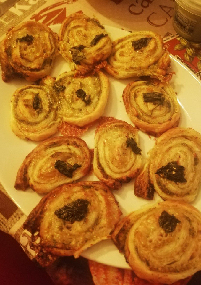 Una foto de Rollitos de hojaldre con Salmón y Espinacas