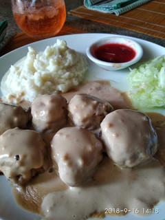 Una foto de Köttbullar (albóndigas suecas)