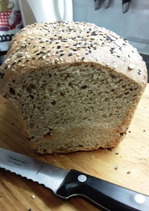 Una foto de Pan de molde con harina integral y semillas