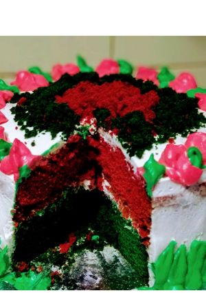 A picture of Red & Green Velvet Cake.