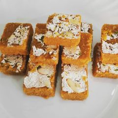 A picture of Besan barfi or Mohan Thal.