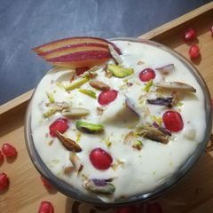 A picture of Custard mixed fruits.