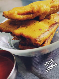 ब्रेड पकौड़ा (Bread pakoda recipe in hindi) रेसिपी मुख्य फोटो