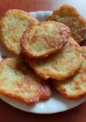 Zdjęcie przepisu Placki ziemniaczane z mozzarellą.