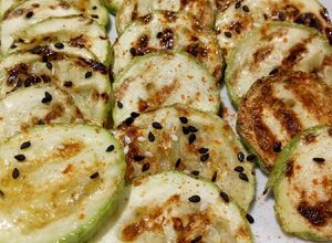 Una foto de Zucchini grillados con oliva
