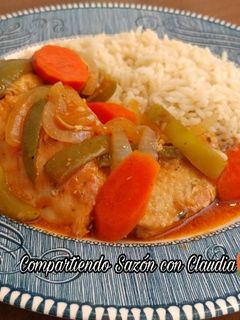 Una foto de Pollo en escabeche🌹