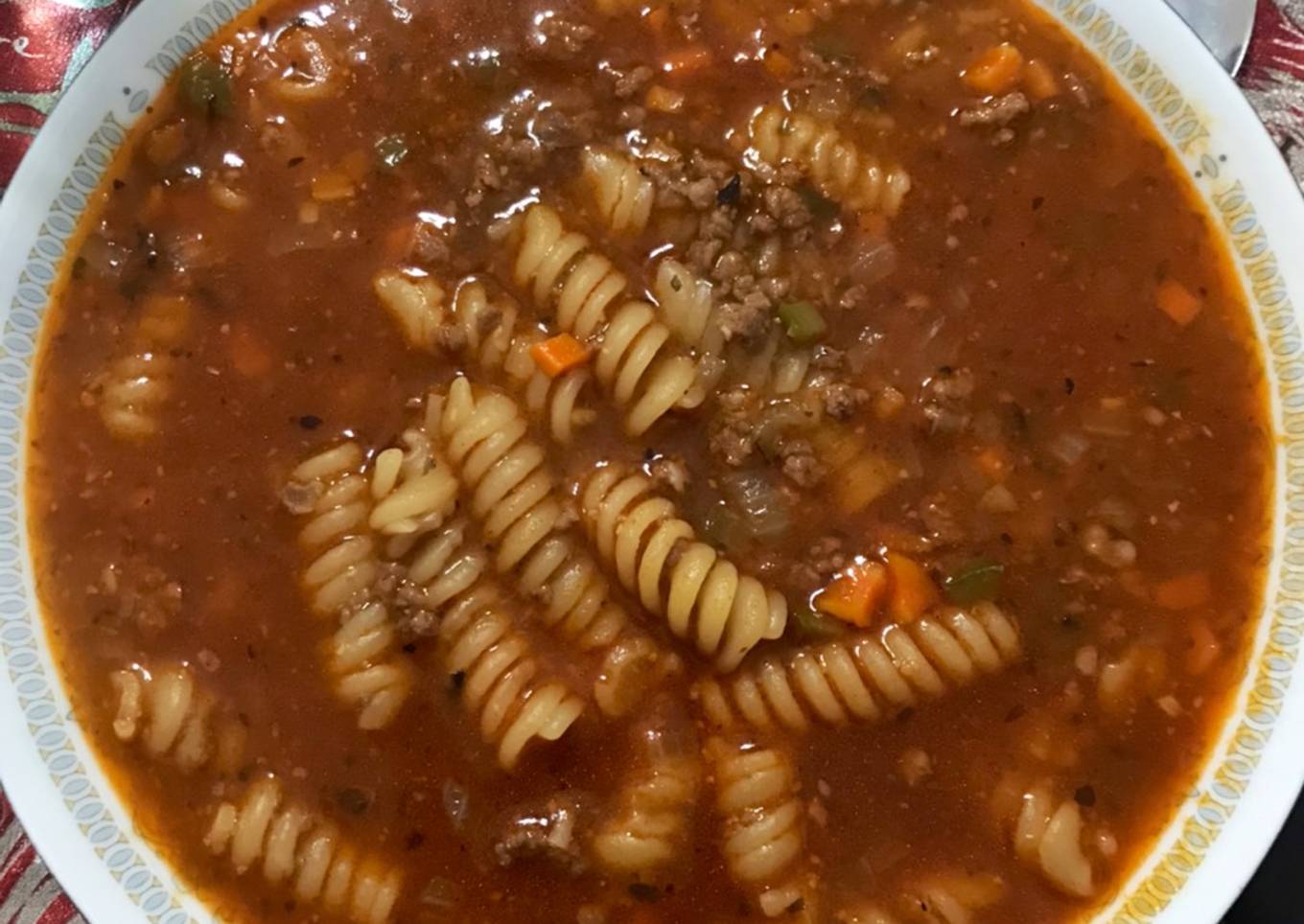 Guiso de fideos con carne picada