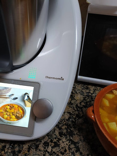Una foto de Guiso de patatas con magro en Thermomix