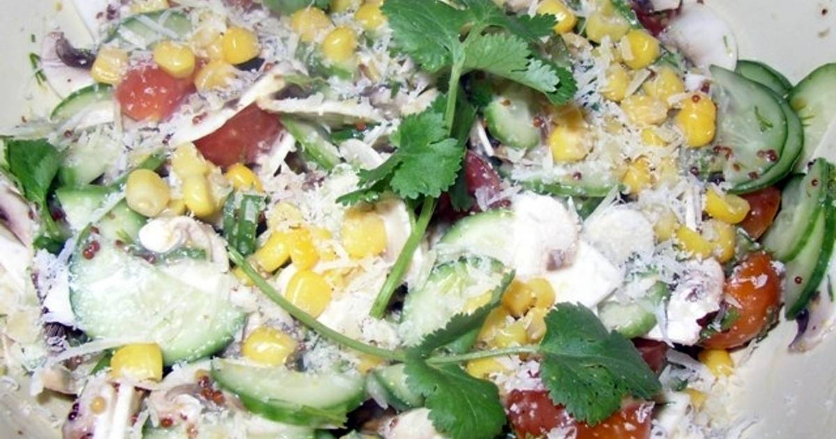 Салат с консервированными шампиньонами и кукурузой