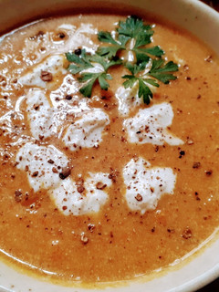 Una foto de Sopa Crema de Calabaza y Cebolla Asada