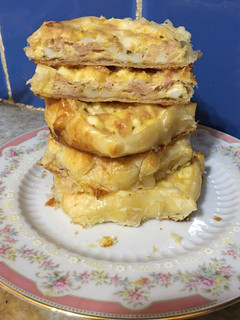 Una foto de Canastitas de jamón queso y huevo