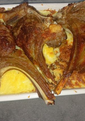 Une photo de La purée 🥔 🥔 avec les côtes d'agneau