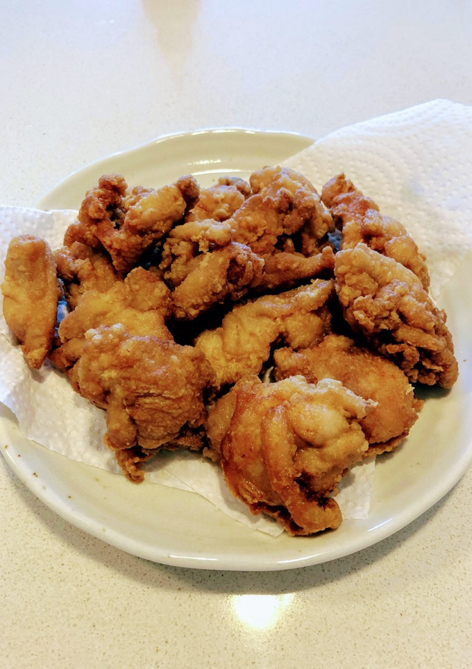 Una foto de Pollo Karaage (Pollo frito estilo Japonés)