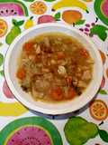 Sopa de col, patata y zanahoria con especias