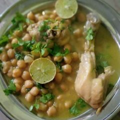 A picture of Murgh Chole.
