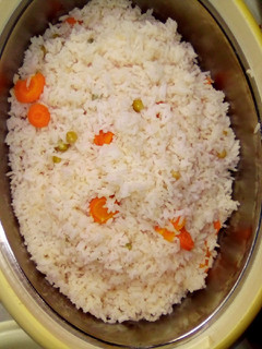 Farar shinkafa mai kayan lambu ainihin hoton girkin