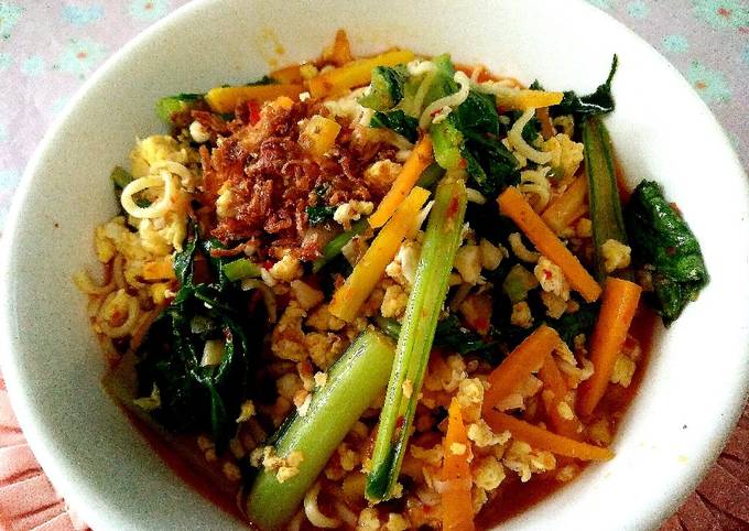 Bagaimana Membuat Indomie Tek-Tek Kuah Pedas Anti Gagal