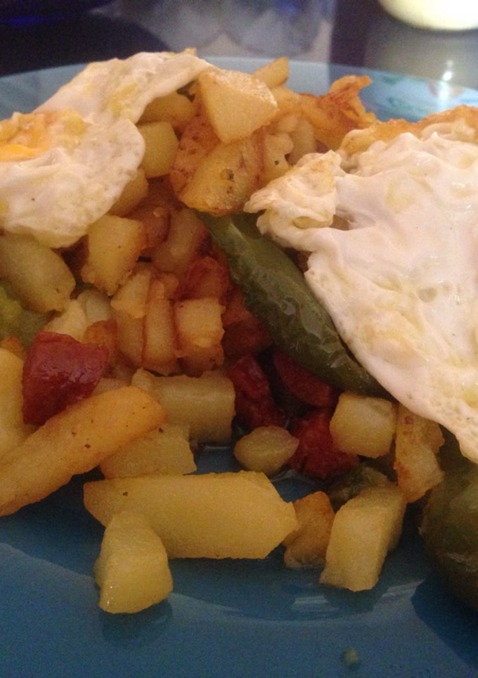 Una foto de Patatas con pimientos