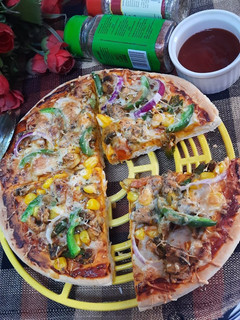मशरूम पिज़्ज़ा (mushroom pizza recipe in Hindi) रेसिपी मुख्य फोटो