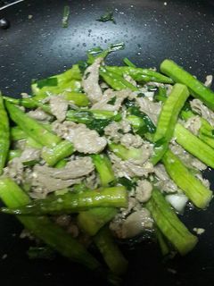 Hình của món Bò xào đậu bắp.