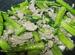 Hình của món Bò xào đậu bắp.