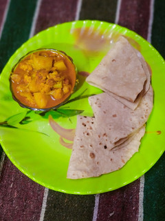 ফুলকপি আলু ডালনা(foolkopi aloo dalna recipe in bengali) রেসিপির প্রধান ছবি