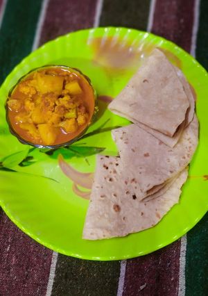 ফুলকপি আলু ডালনা(foolkopi aloo dalna recipe in bengali) রেসিপির প্রধান ছবি