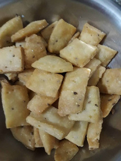 नमक पारे (Namak Pare recipe in hindi) रेसिपी मुख्य फोटो