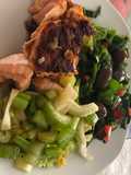 Salmón marinado en salsa de soya al sartén
