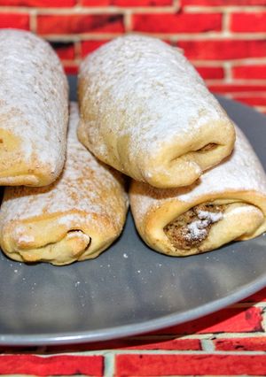 FŐISPÁN DIÓHABOS ROLÁD (CUKORMENTES) recept fotója