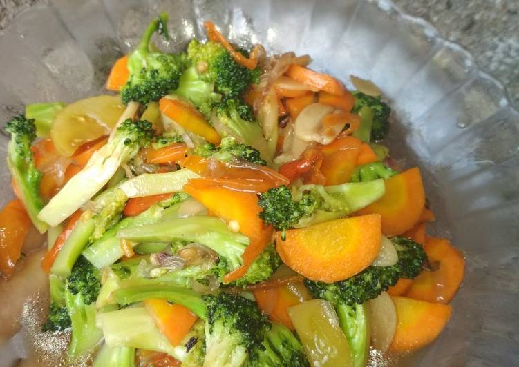 Bahan memasak Tumis brokoli dan wortel yang Lezat