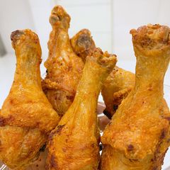 A picture of Mayonnaise marinaded drumsticks.