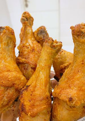 A picture of Mayonnaise marinaded drumsticks.