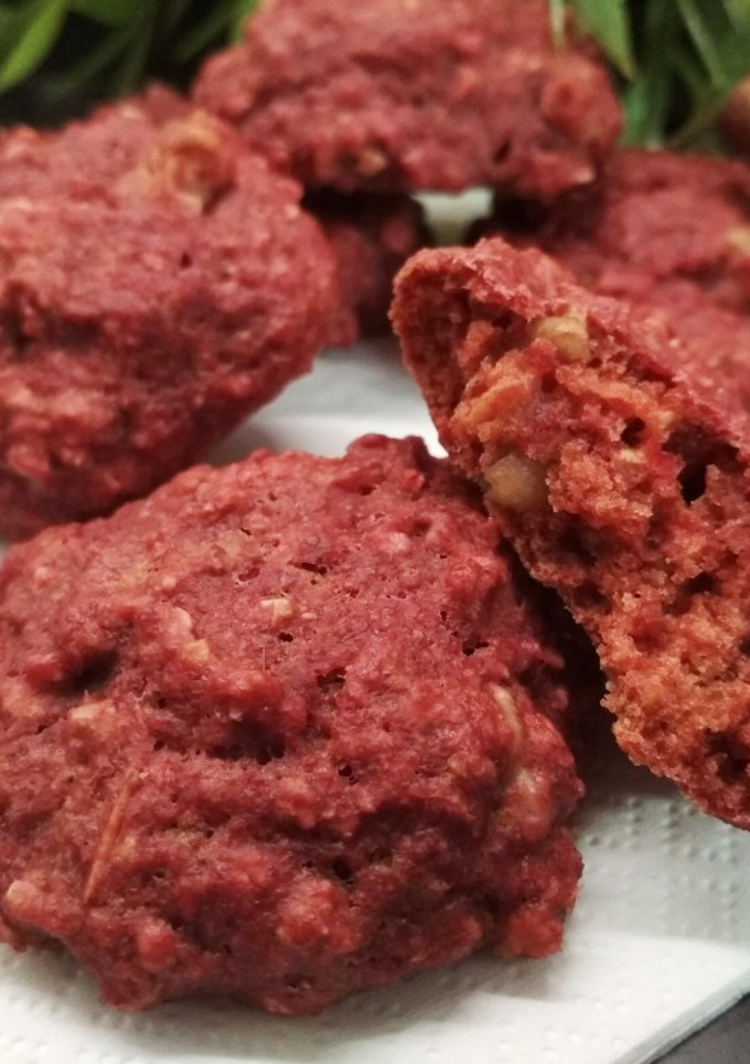 Una foto de Galletas de remolacha, nueces y avena (veganas)